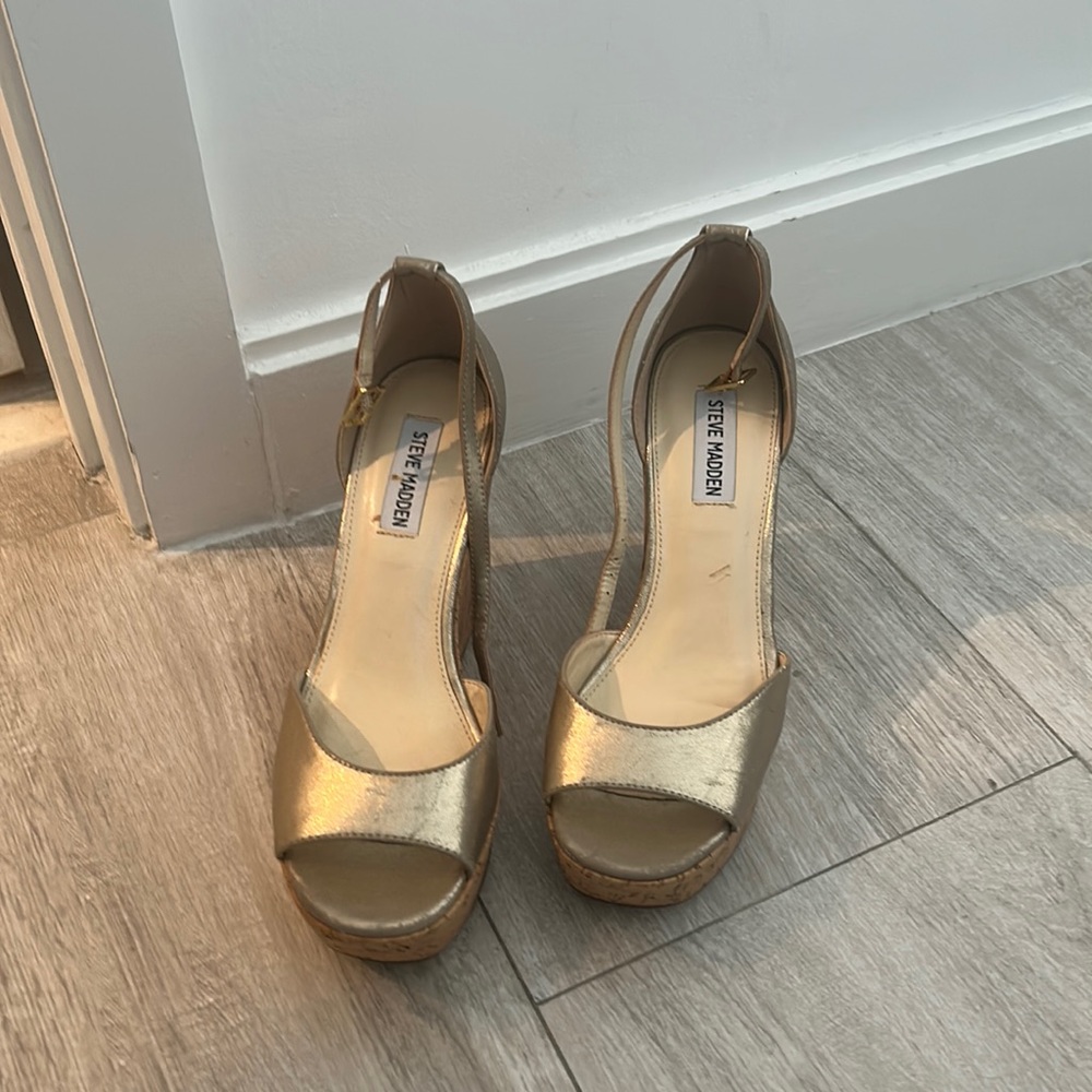 Steve Madden gold pumps like new size 8/38